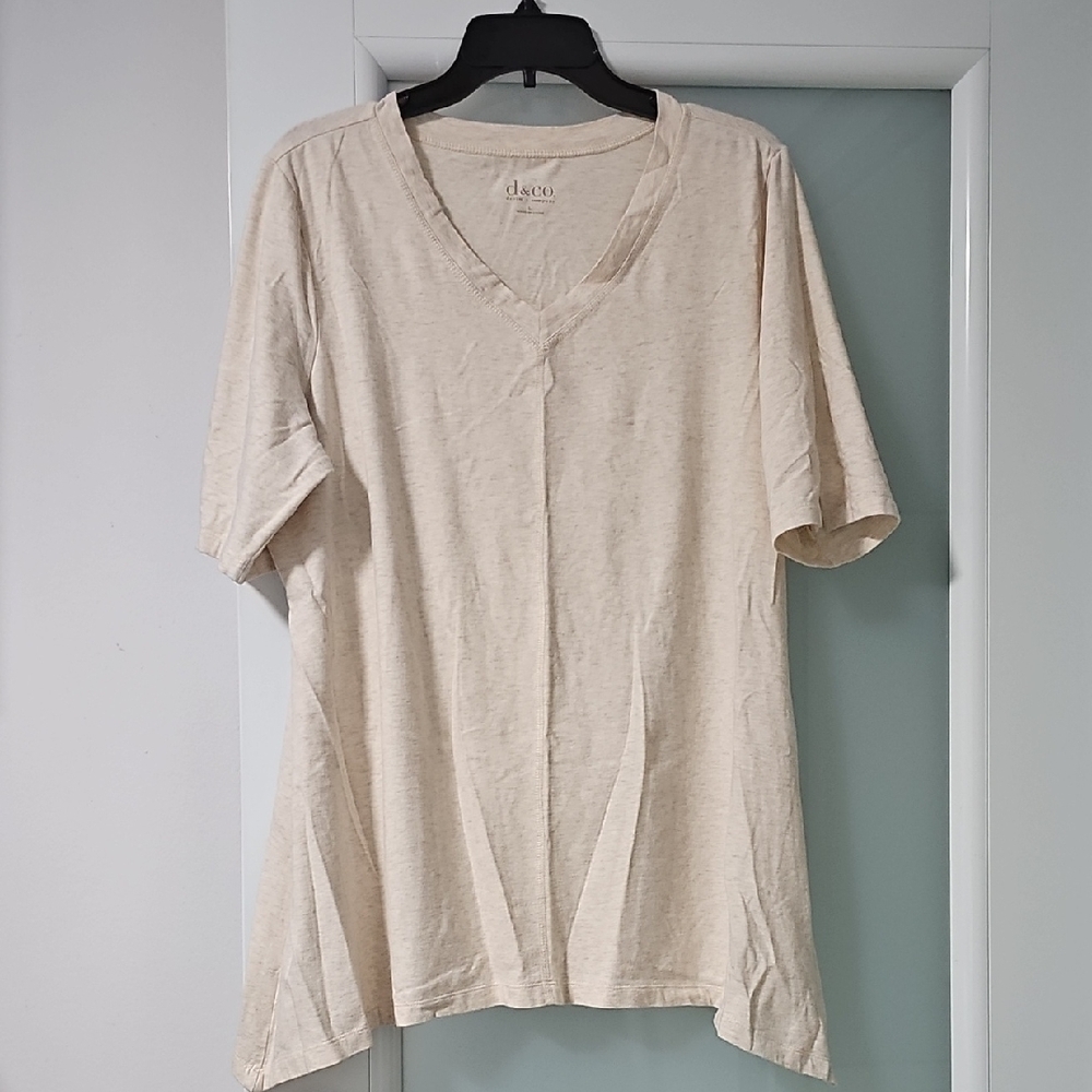 D&Co Cream V-Neck T-Shirt